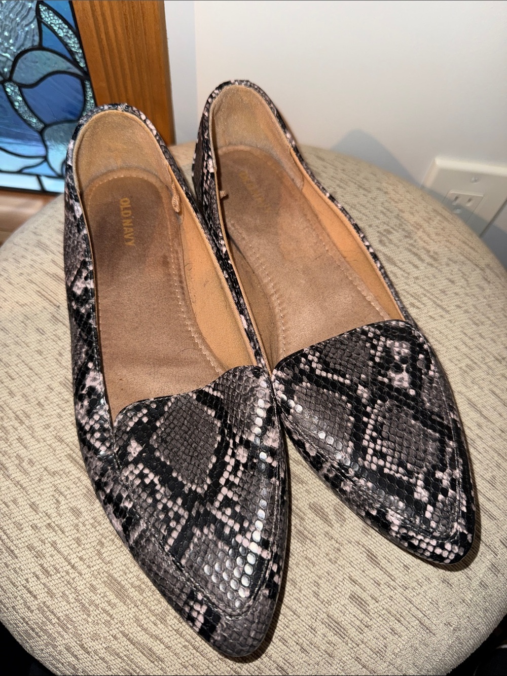 Old Navy Women's Snake-Print Pointed Flats - Black & Gray